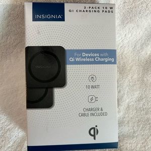 INSIGNIA QI wireless charger pads. 2 pack 10W. For Devices Qi Wireless Charging